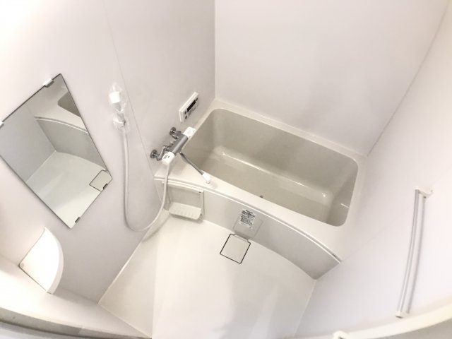 バス・シャワールーム　シンプルで機能的なユニットバスです