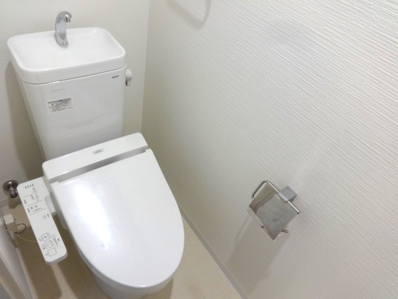 トイレ　冬場も安心の温水洗浄便座！