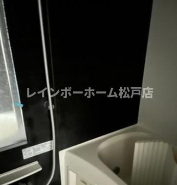 バス・シャワールーム　落ち着いた空間のお風呂です