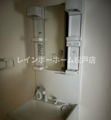 洗面設備　コンパクトで使いやすい洗面所