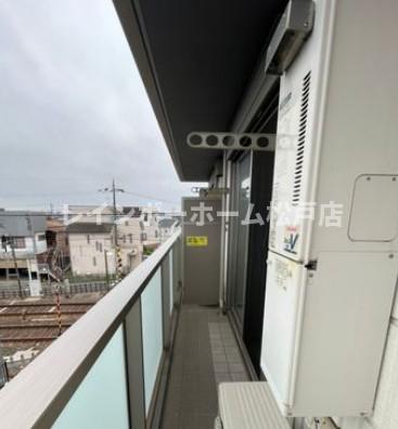 バルコニー　暖かな日差しのふりそそぐバルコニー