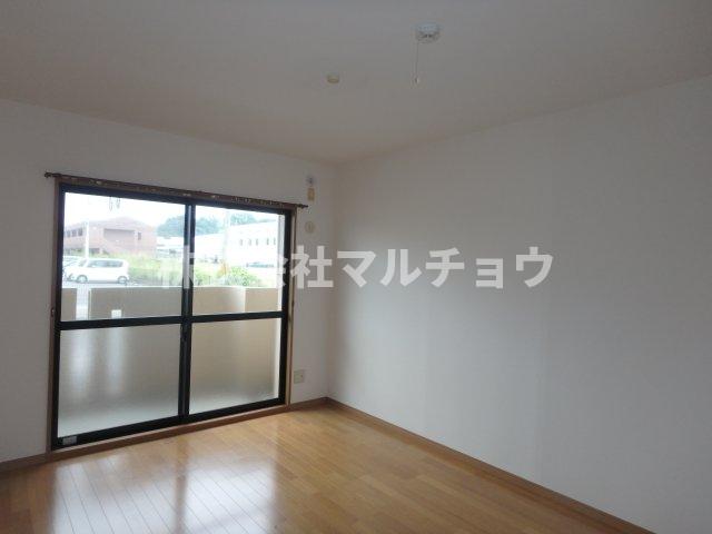トイレ　落ち着いた色調のトイレです