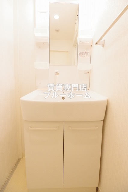 洗面設備　収納付き独立洗面台！