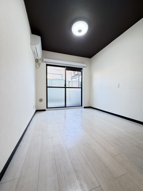 居室・リビング　別部屋参考写真です