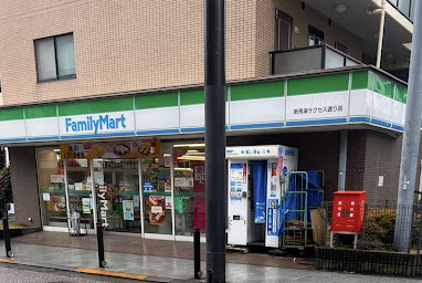 コンビニ　ファミリーマート 新馬場サクセス通り店（コンビニ）まで404m