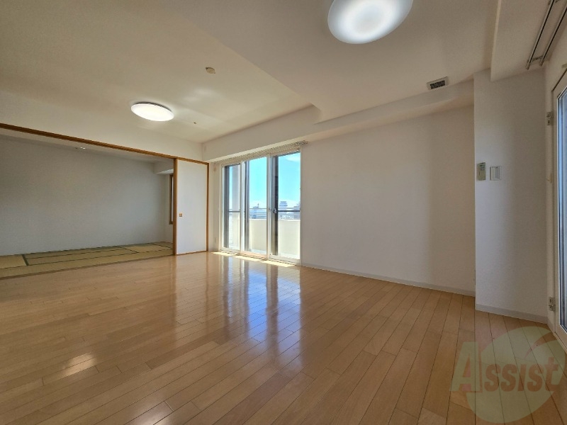 居室・リビング　広くてキレイなお部屋が広がっていて、充実した生活が送れそう。