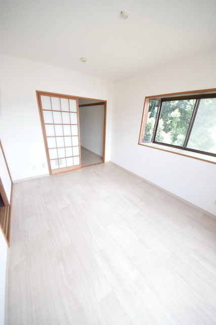 居室・リビング　～白を基調とした綺麗なお部屋～