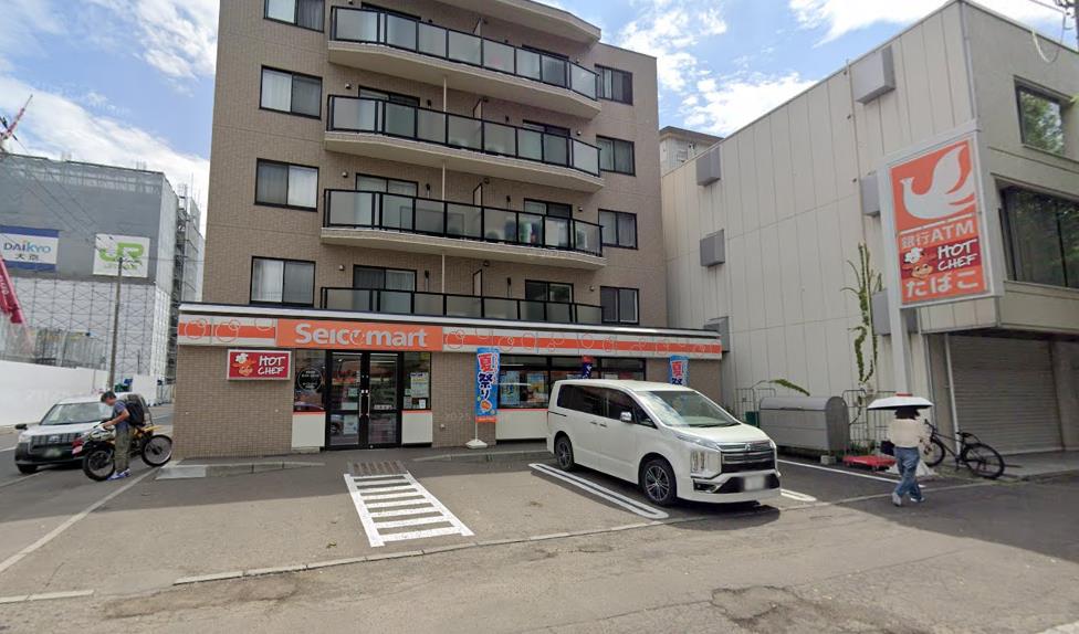 コンビニ　セイコーマート植物園西店（コンビニ）まで435m