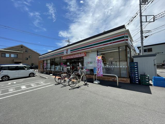 コンビニ　セブン－イレブン草加氷川町南店（コンビニ）まで709m