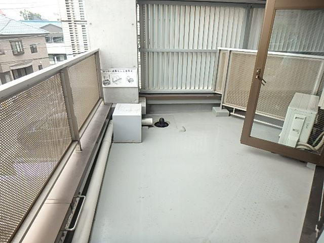 バルコニー　陽当たり良好なバルコニーです