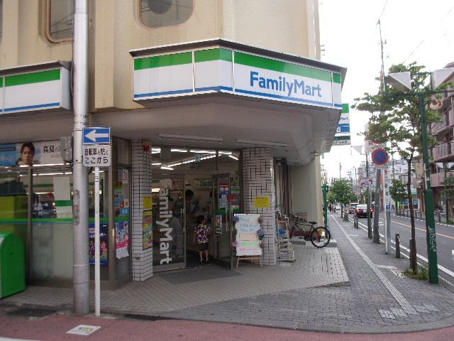 コンビニ　ファミリーマート東林間駅前店（コンビニ）まで130m