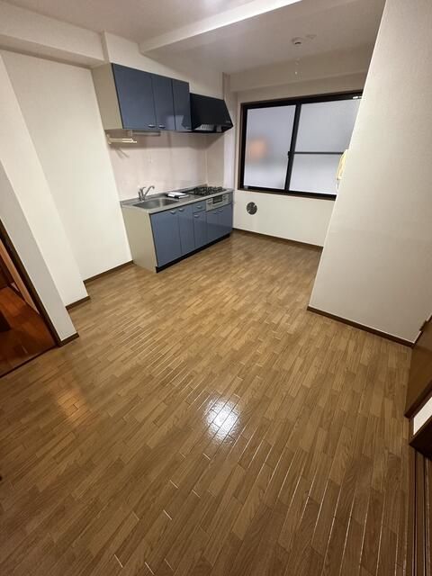 ＪＲ山手線 駒込駅 徒歩10分 3階建 築26年の居間写真