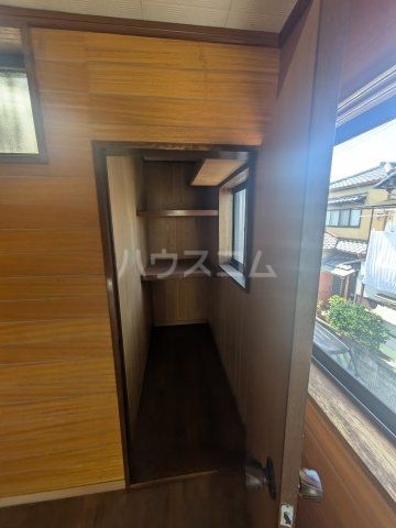 八阪町戸建の内装写真