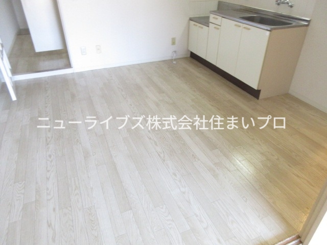 ＪＲ片町線 忍ケ丘駅 徒歩9分 6階建 築32年の居間写真