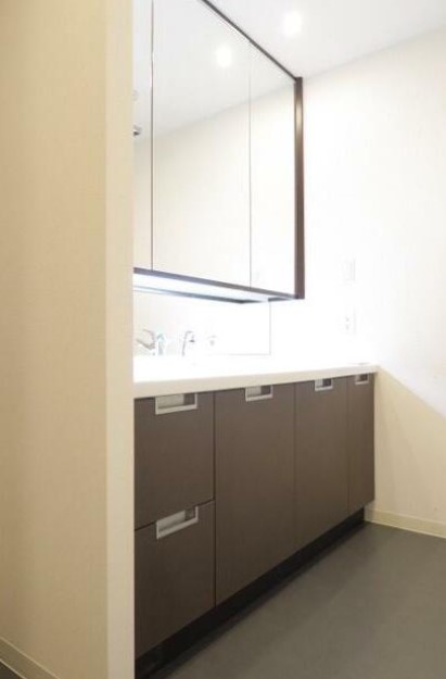 洗面設備　※別部屋の参考写真です。