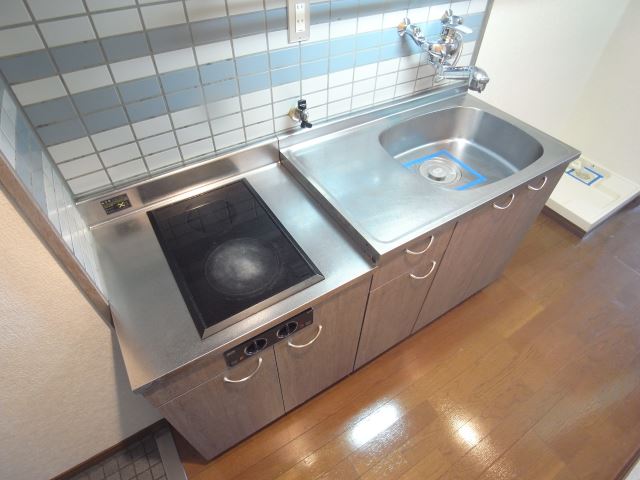 キッチン　同タイプの別部屋写真