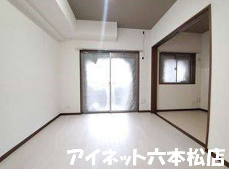 その他　明るい洋室です