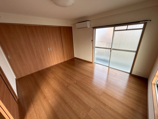 長者マンションの居間写真