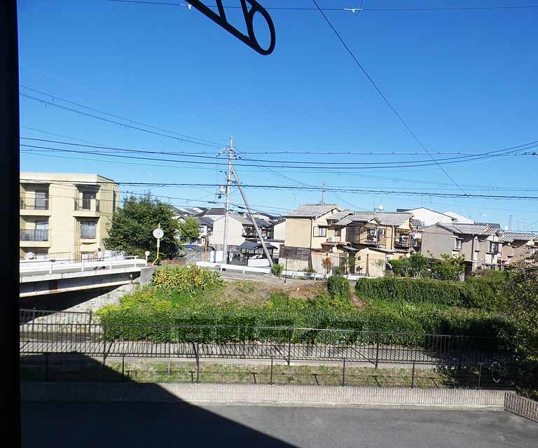 【京都市右京区嵯峨野六反田町のアパートのバルコニー】