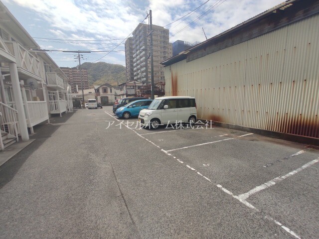 【呉市広駅前のアパートの駐車場】