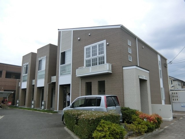 茨木市島のマンションの建物外観