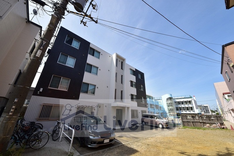 札幌市南区澄川三条のマンションの建物外観