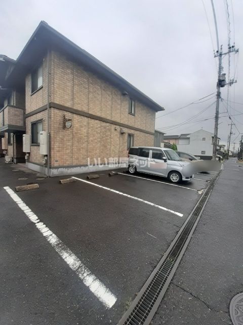 【ピュアメゾン西大寺の駐車場】