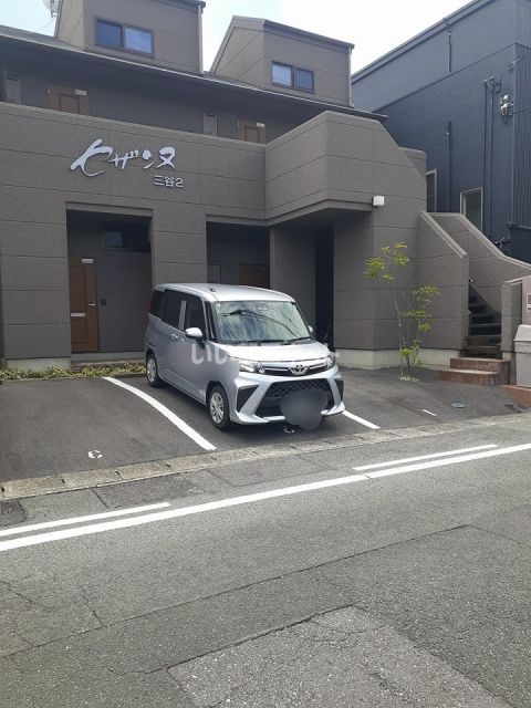 【蒲郡市三谷町のアパートの駐車場】