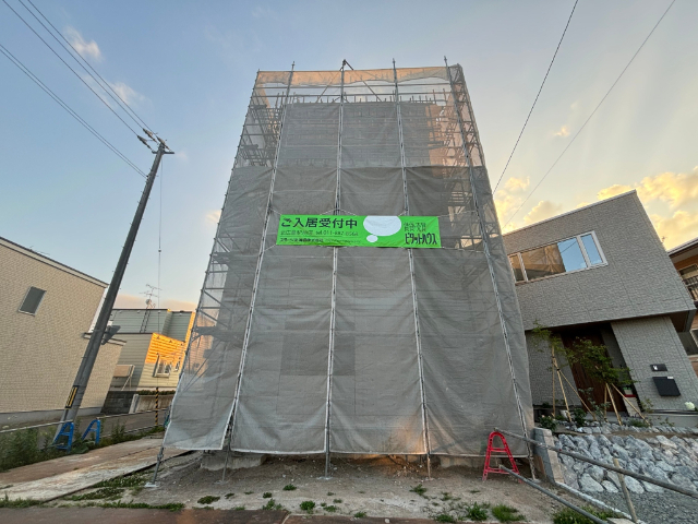 【北広島市東共栄のマンションの建物外観】