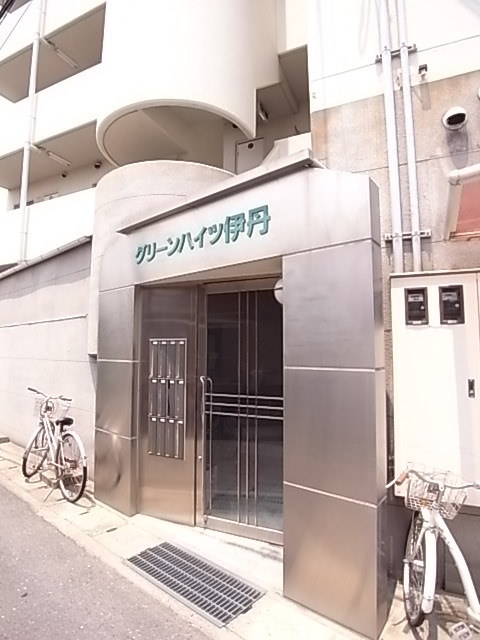 【伊丹市大鹿のマンションのエントランス】