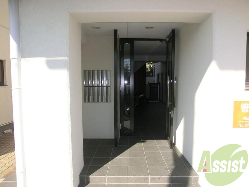 エントランス　マンション入り口はこんな感じです。