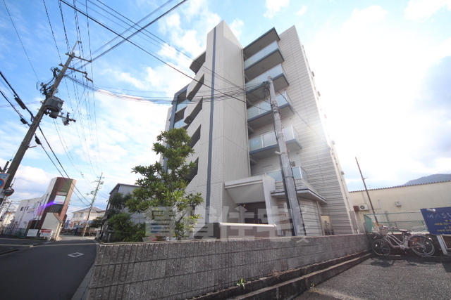 香芝市穴虫のマンションの建物外観