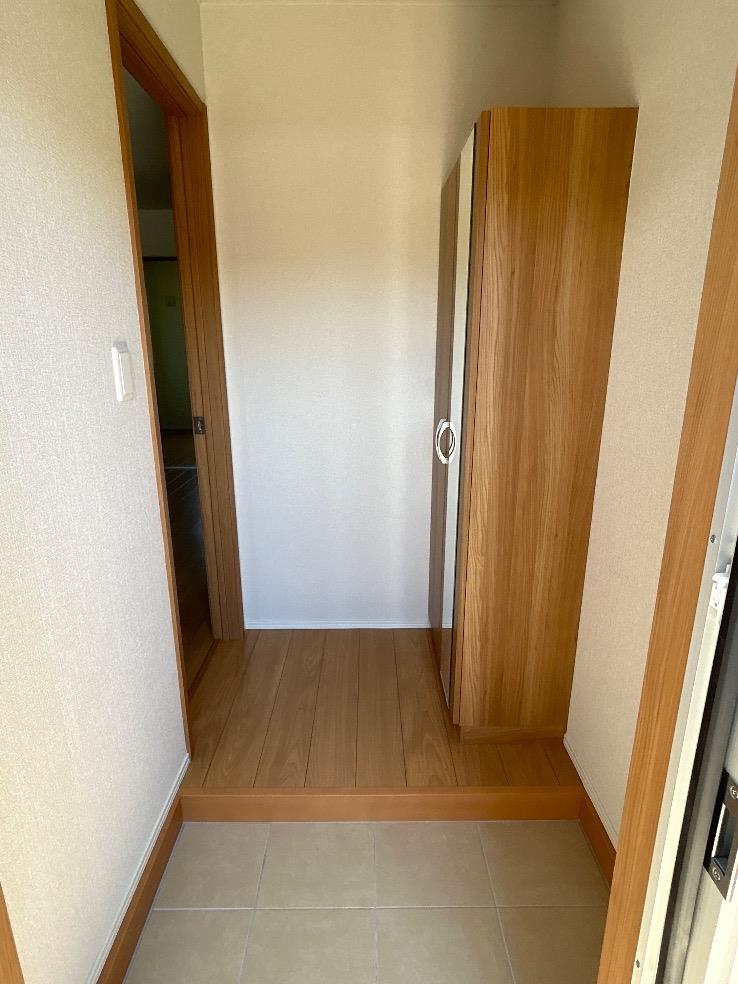 【アスガルドＡ棟の玄関】
