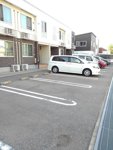 【ボヌールVの駐車場】