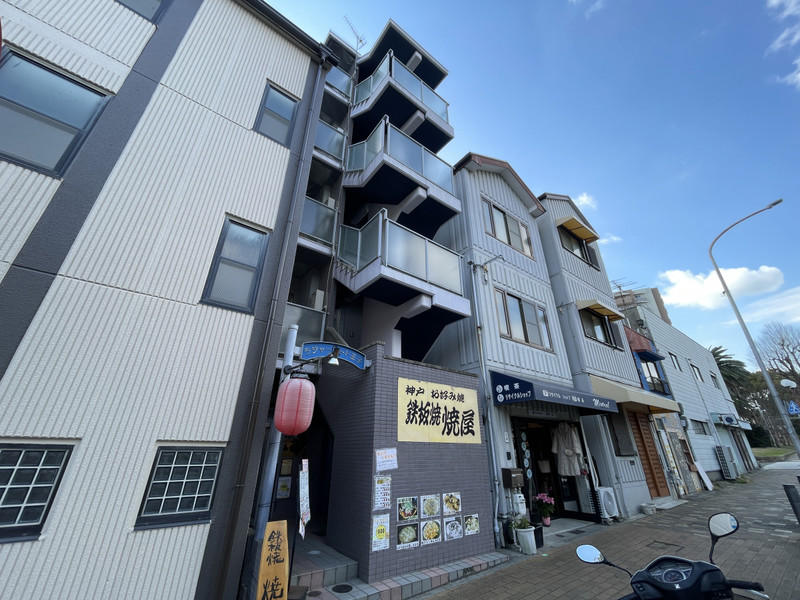 【ラジャーコート王子の建物外観】