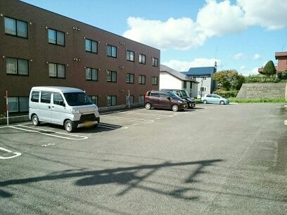 【旭川市神楽岡九条のマンションの駐車場】