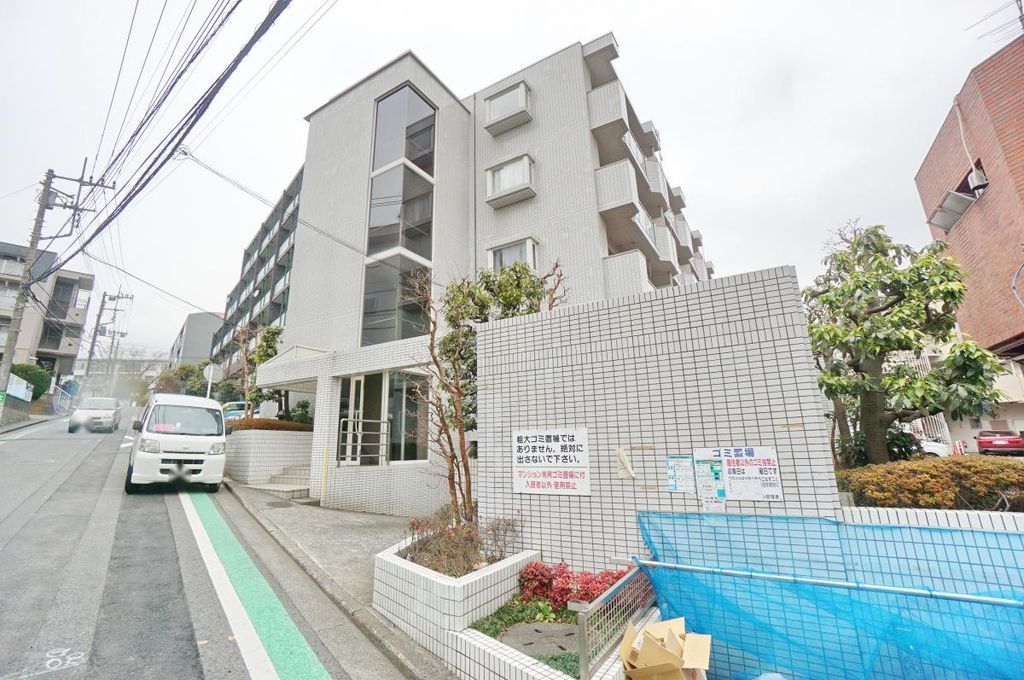 【横浜市青葉区美しが丘のマンションの建物外観】