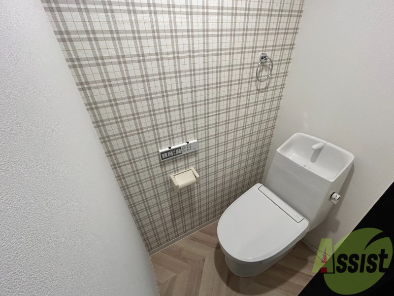 トイレ　温水洗浄便座でウォシュレット付きのトイレになっています。