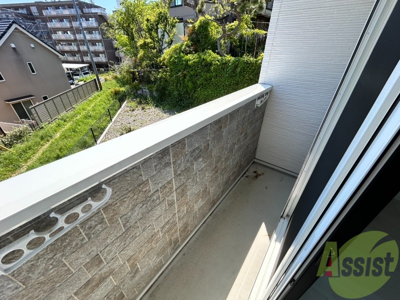 バルコニー　日差しが良く入るため洗濯物も乾きやすいです。