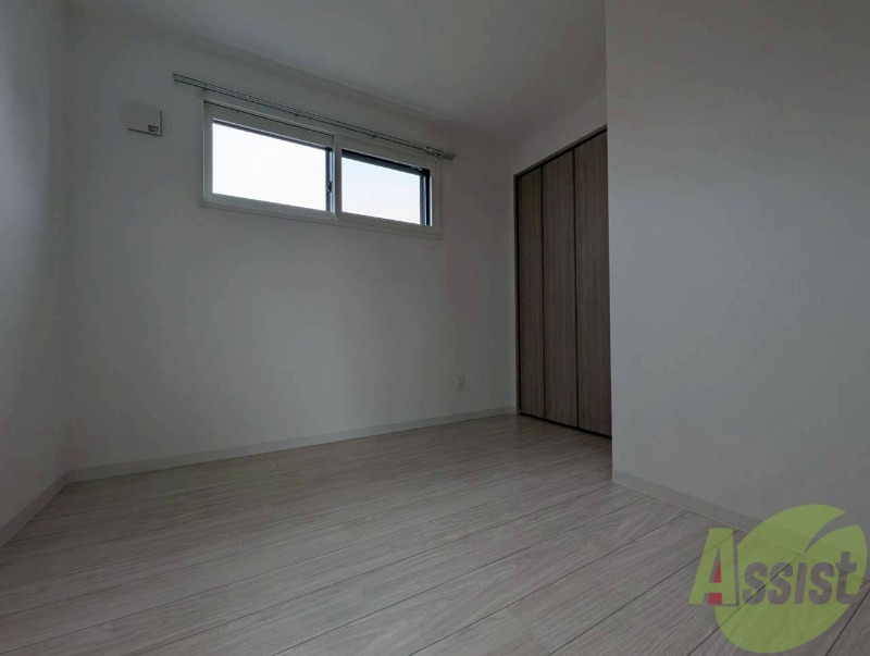 その他部屋・スペース　こちらのお部屋は光が差し込む、温かみのあるお部屋です。