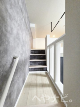 その他　★1Fから2F部分への階段通路