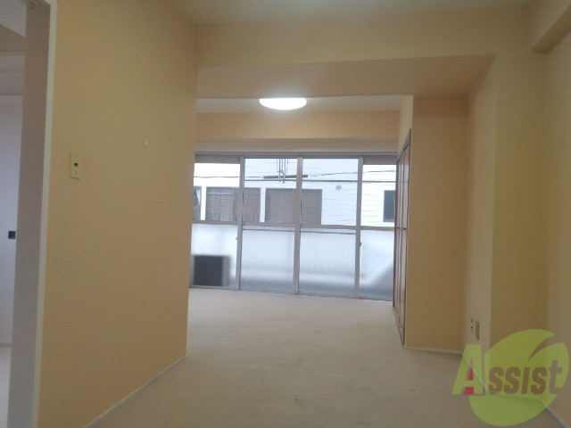 居室・リビング　窓も大きく、広々としたリビングで快適に過ごせます。