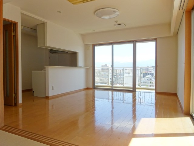 居室・リビング　写真は1601号室です（参考）