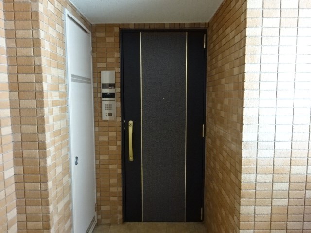 玄関　写真は1601号室です（参考）