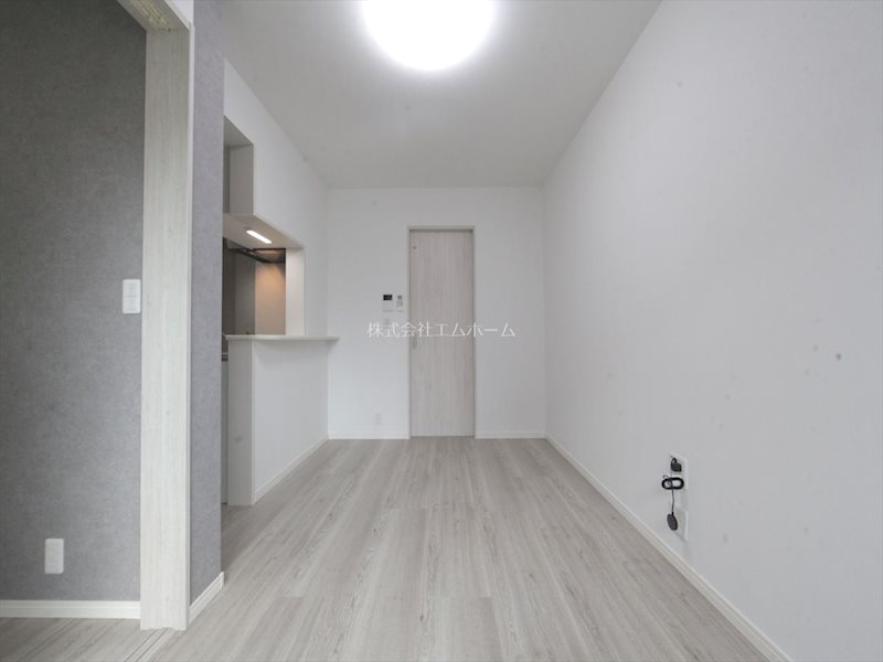 その他　LDK9.6帖　エアコン完備　バルコニーに面しています