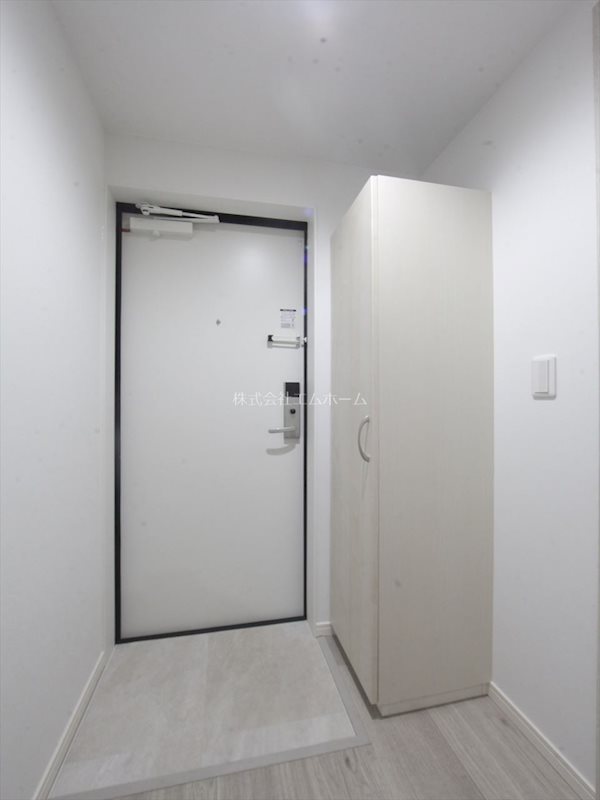 玄関　玄関　シューズボックス付（収納充実してます）