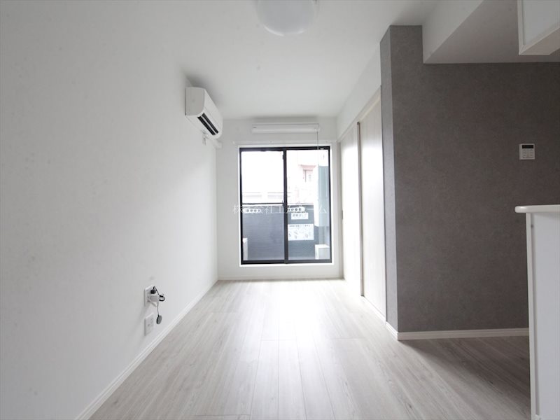 バルコニー　LDK9.6帖　エアコン完備　バルコニーに面しています