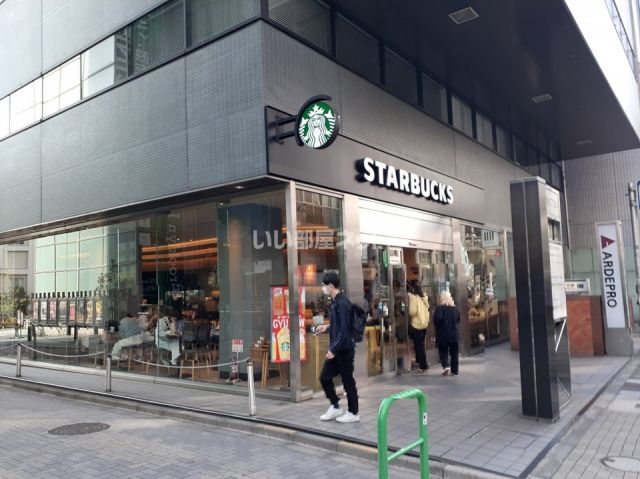 飲食店　スターバックスコーヒー京王新宿三丁目ビル店（飲食店）まで230m