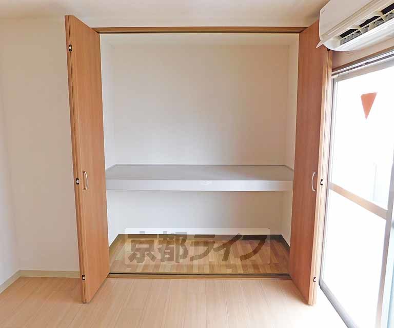 収納　広々とした室内です。