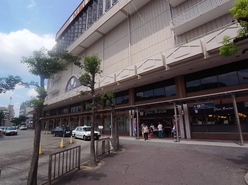 ドラックストア　マツモトキヨシパレマルシェ神宮店（ドラッグストア）まで128m